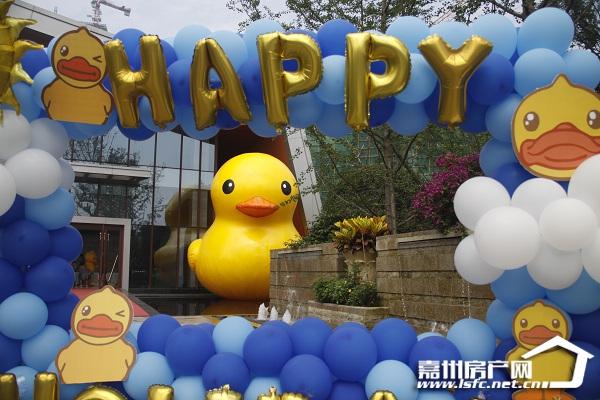 星空app官网:女护士勇斗行凶者被砍倒两次身中十余刀(图2) 星空app官网