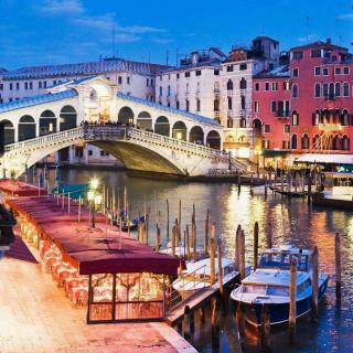 星空app官网-九死一生!那个武汉医生被刺成重伤一年后,他又回来了……(图2) 星空官方网站