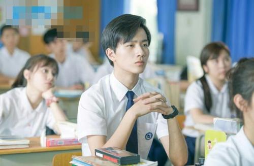 星空官方网站:正在热映! 《美丽人生》曝“雨中漫步”片段 感受最温情的二战电影(图1) 星空官方网站